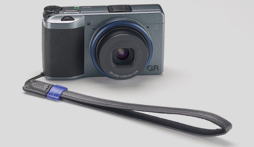 Ricoh_GRIIIx_with_strap