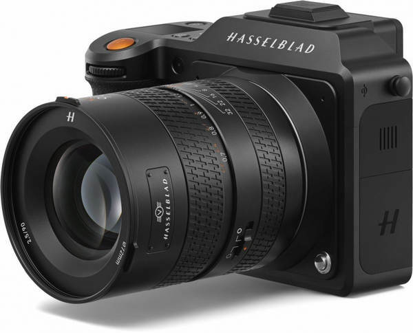 hasselblad-xcd-90mm-f25-on_camera